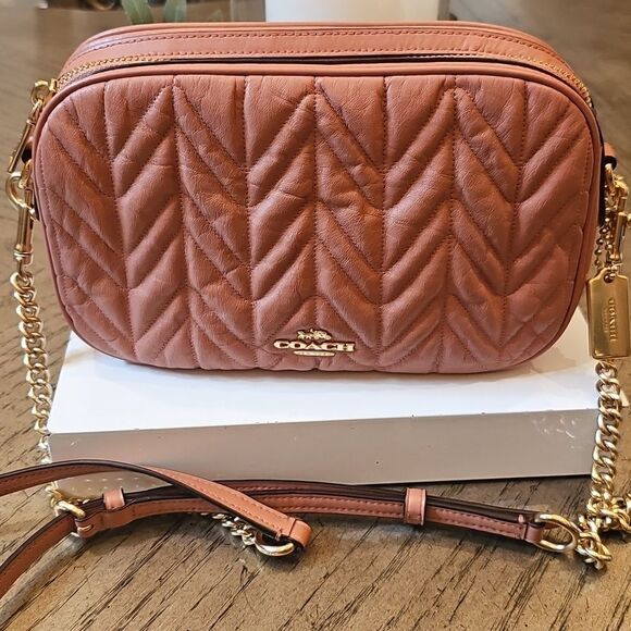 Coach Handbags - Coach Isla Chain Quilted Crossbody Bag